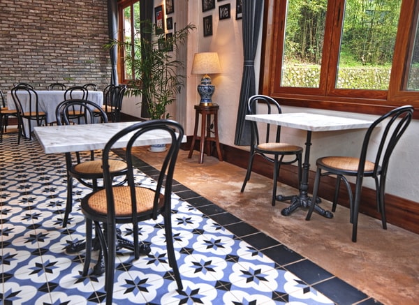 Best Yangshuo bars - Yangshuo Mountain Retreat - Yulong River - Guilin Yangshuo China
