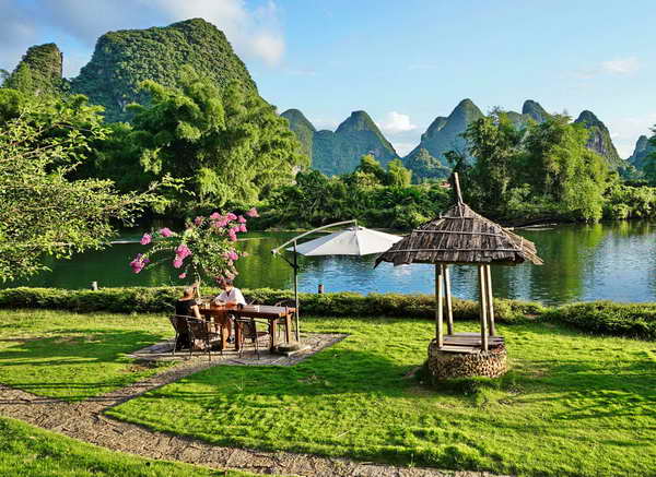 yangshuo-mountain-retreat-riverside-dining-yulong-river-restaurant.